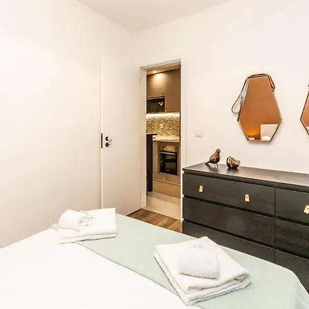 Apartment Lively 2 Bedroom In Iconic Alfama! Lisbon