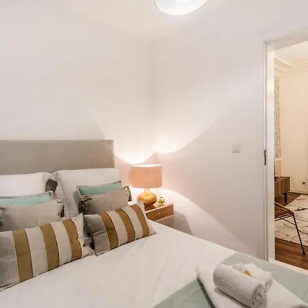 Lively 2 Bedroom In Iconic Alfama!